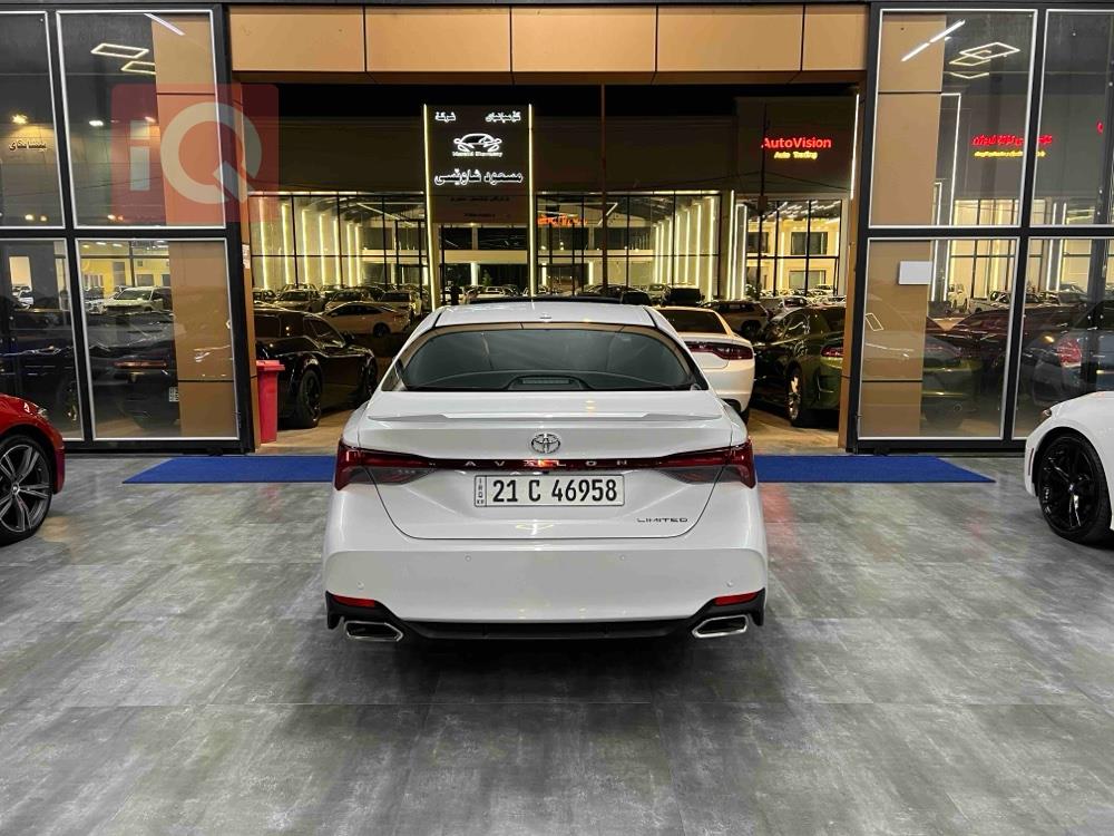 تويوتا أفالون